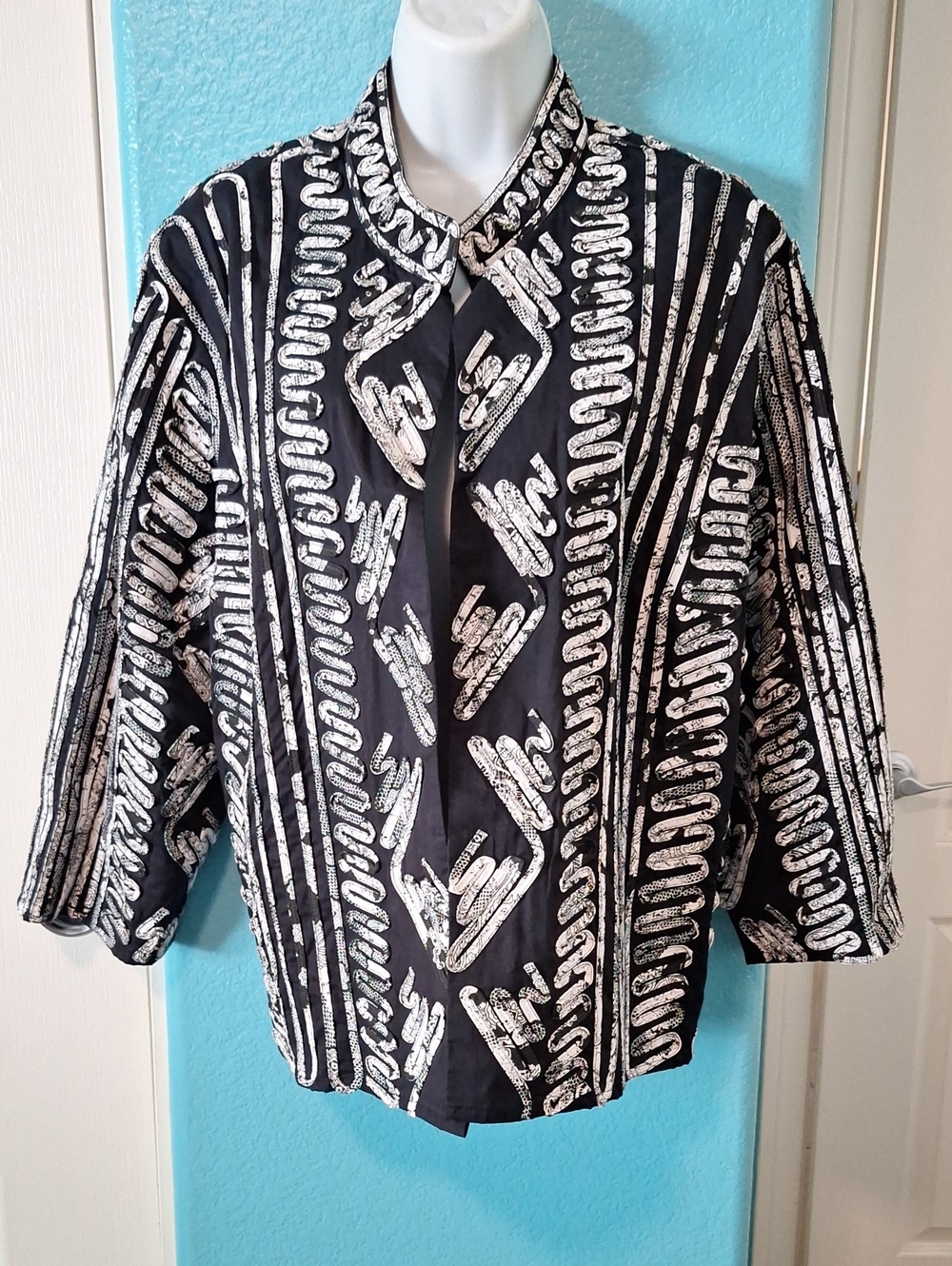 CHICOS Black & White Patterned Women's Jacket SZ 3